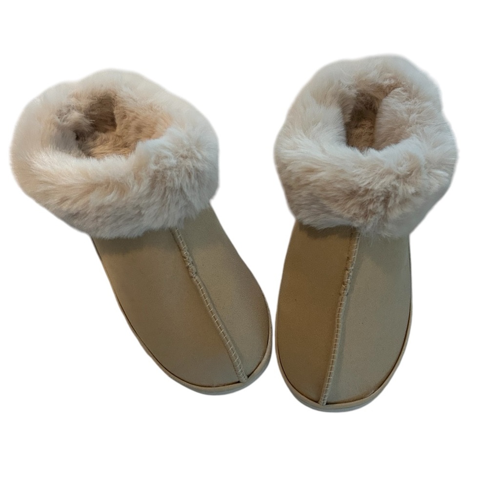 Slippers - Picture 1 of 3